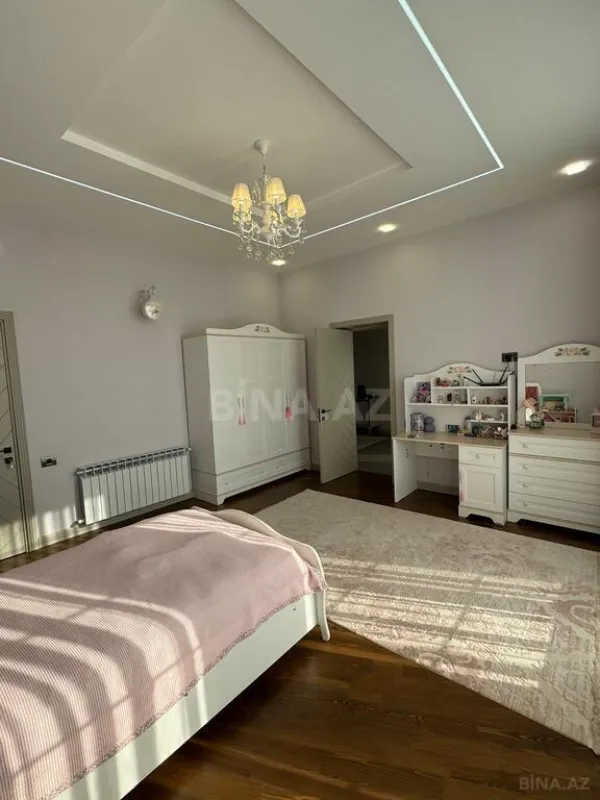 Satılır 10 otaqlı həyət evi 600 m²