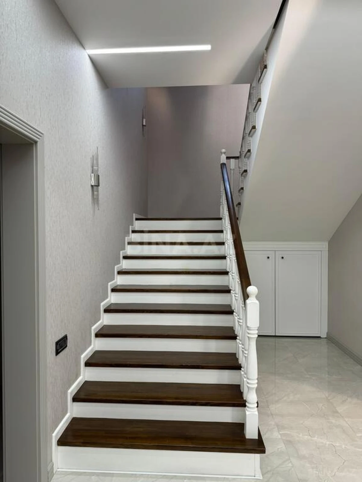 Satılır 10 otaqlı həyət evi 600 m²