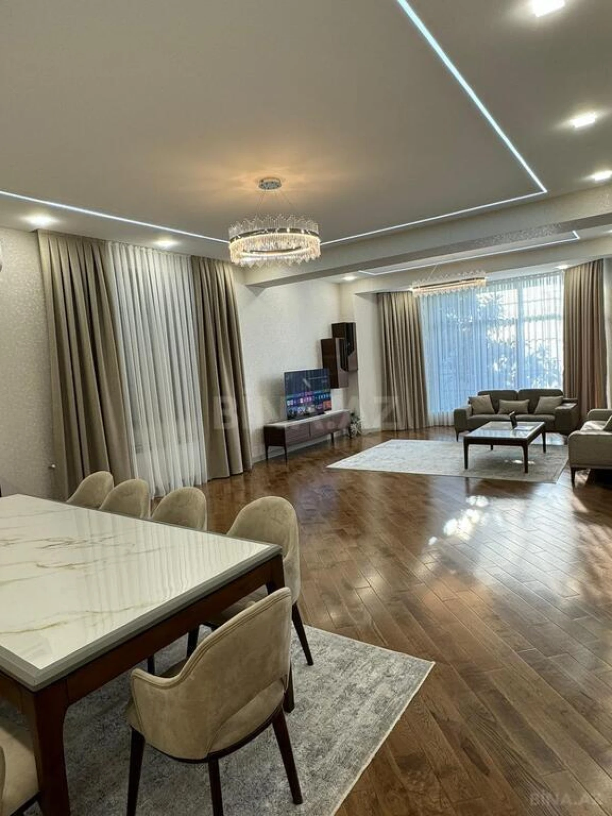 Satılır 10 otaqlı həyət evi 600 m²