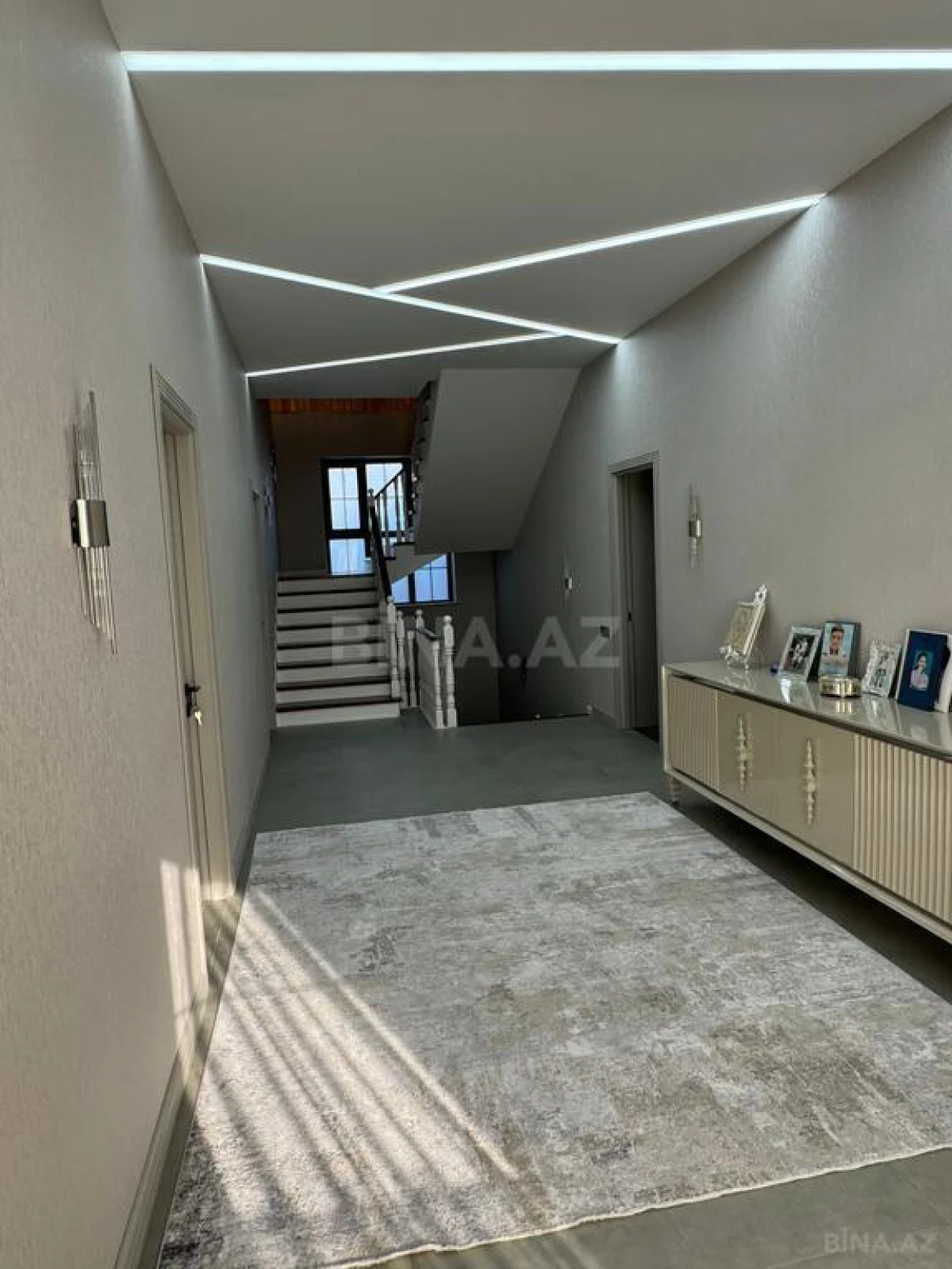Satılır 10 otaqlı həyət evi 600 m²