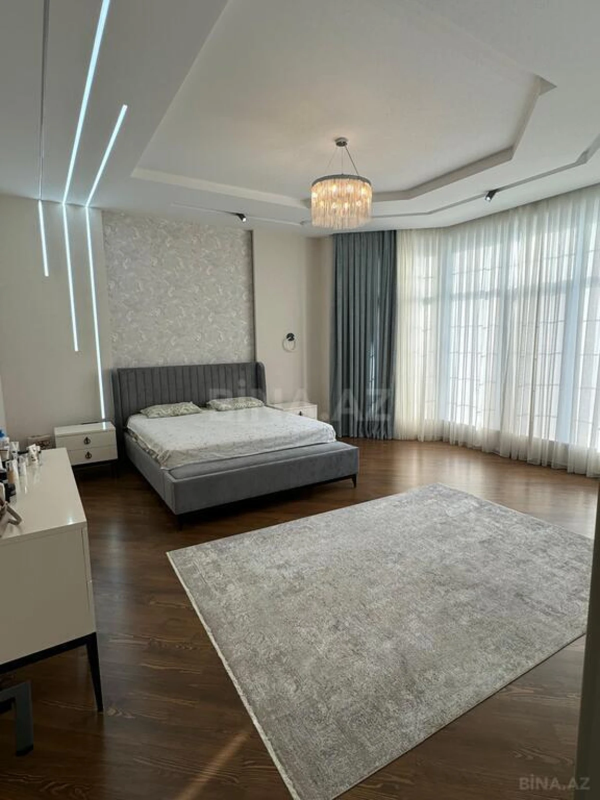Satılır 10 otaqlı həyət evi 600 m²