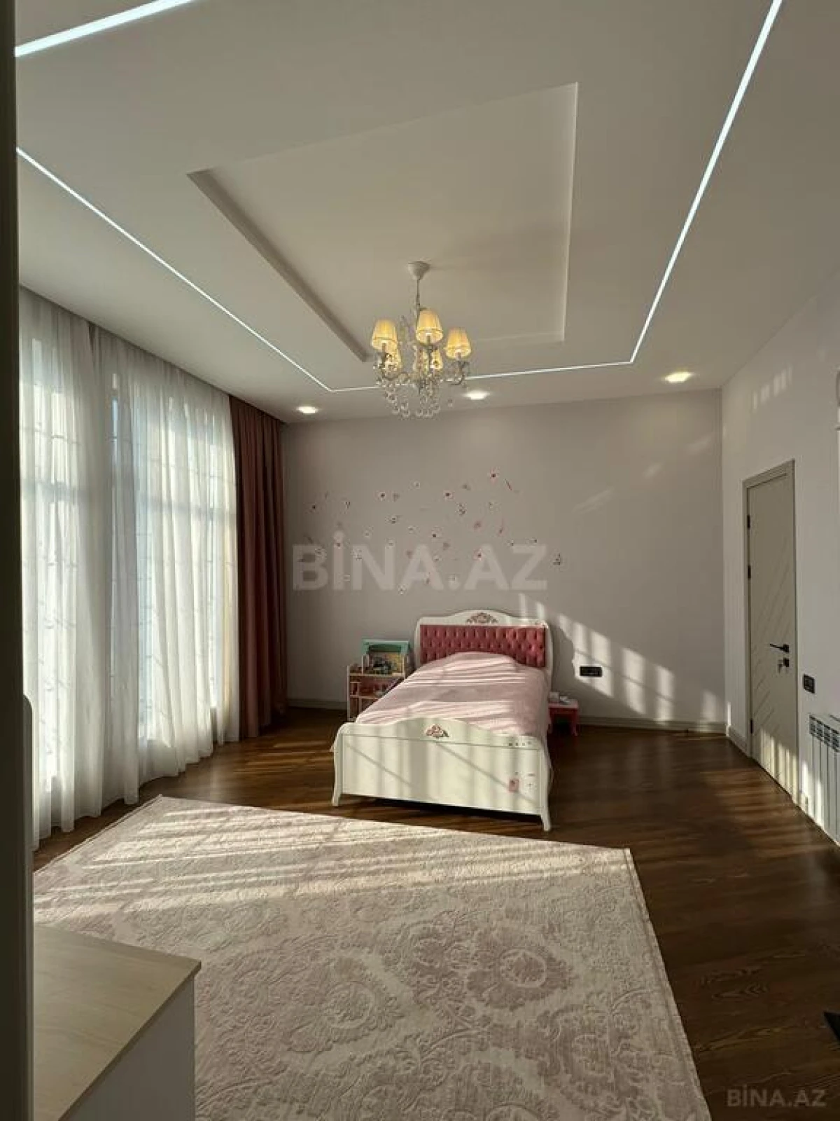 Satılır 10 otaqlı həyət evi 600 m²
