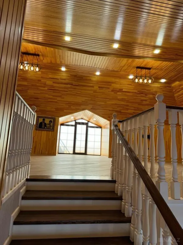 Satılır 10 otaqlı həyət evi 600 m²