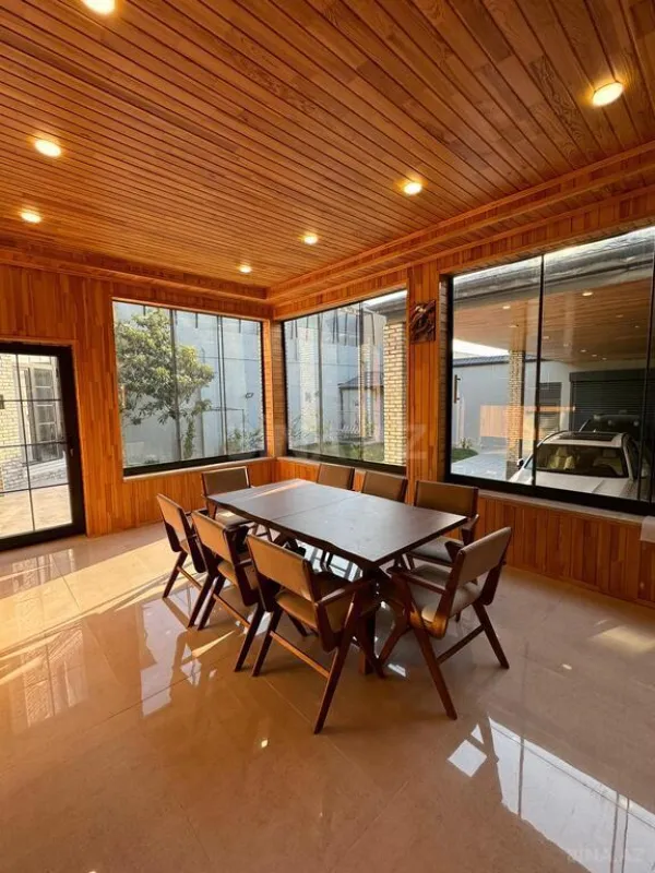 Satılır 10 otaqlı həyət evi 600 m²