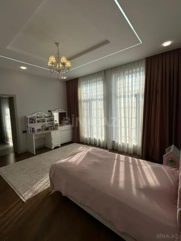 Satılır 10 otaqlı həyət evi 600 m²