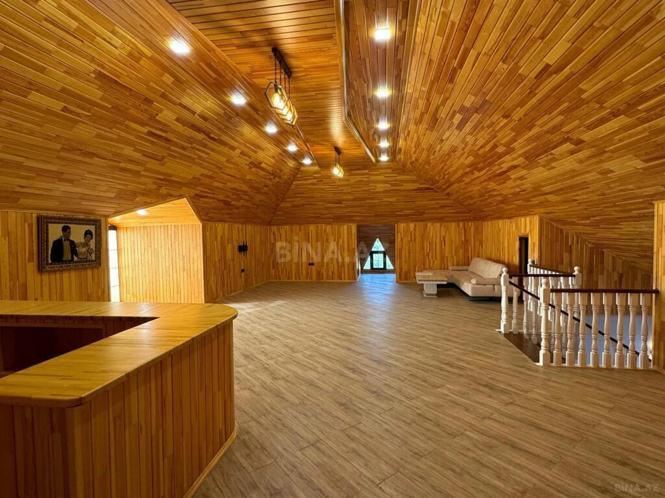 Satılır 10 otaqlı həyət evi 600 m²