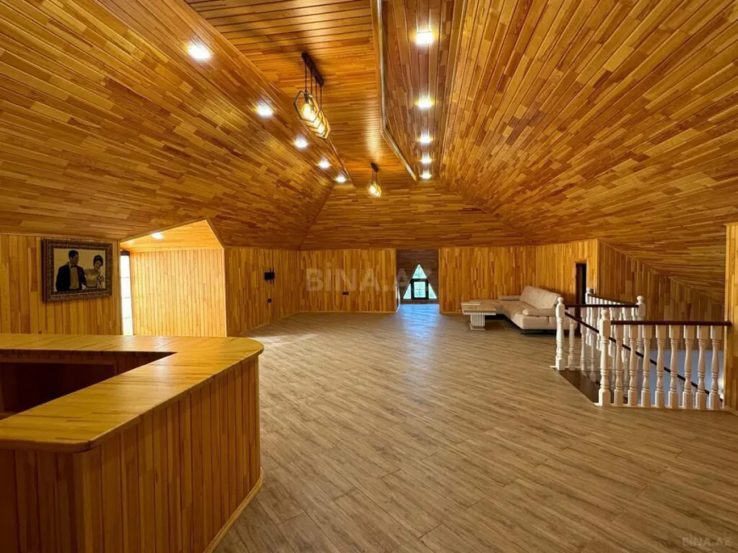 Satılır 10 otaqlı həyət evi 600 m²