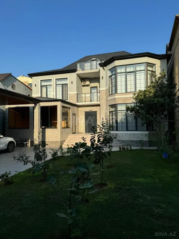 Satılır 10 otaqlı həyət evi 600 m²