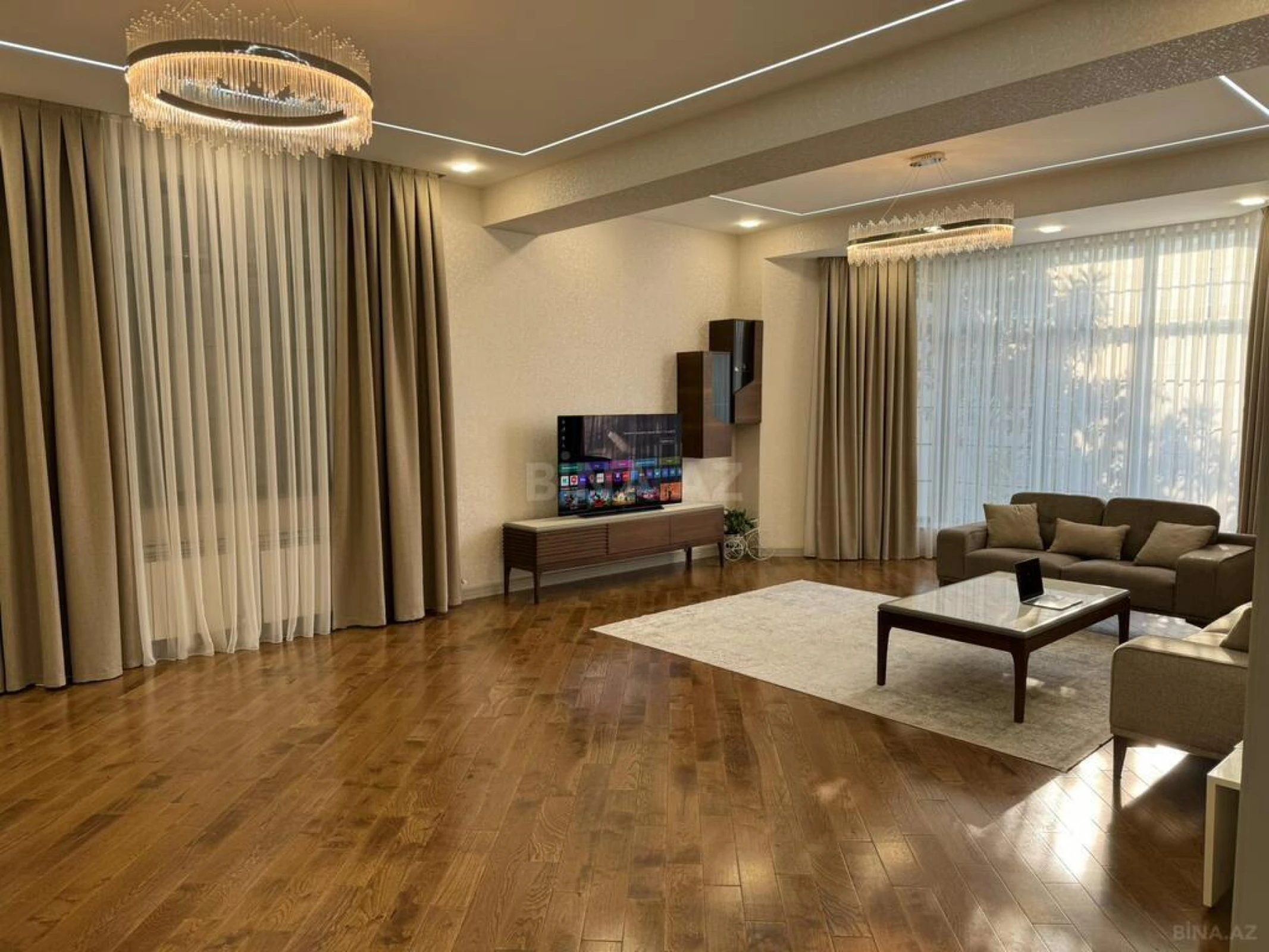 Satılır 10 otaqlı həyət evi 600 m²