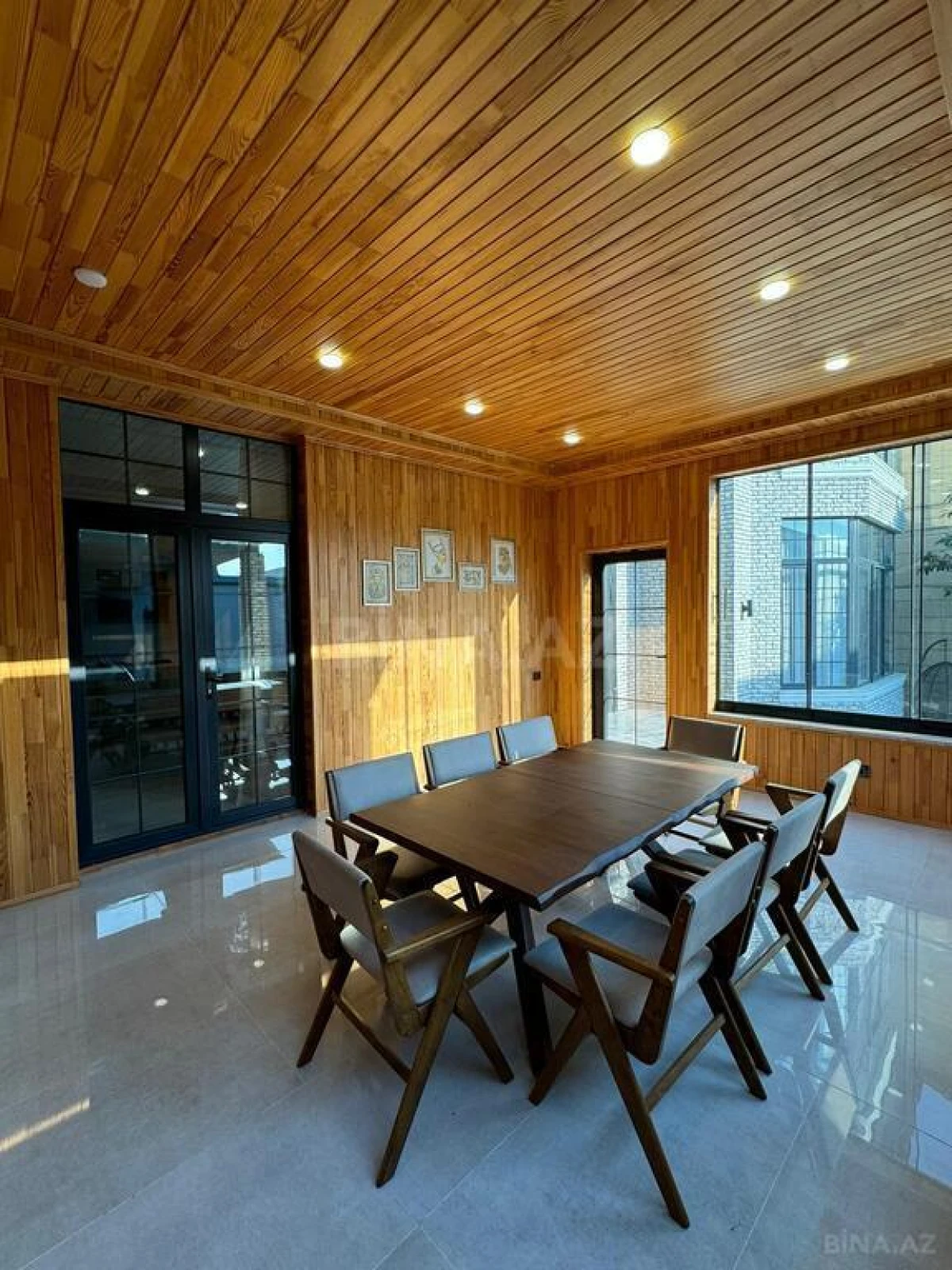 Satılır 10 otaqlı həyət evi 600 m²