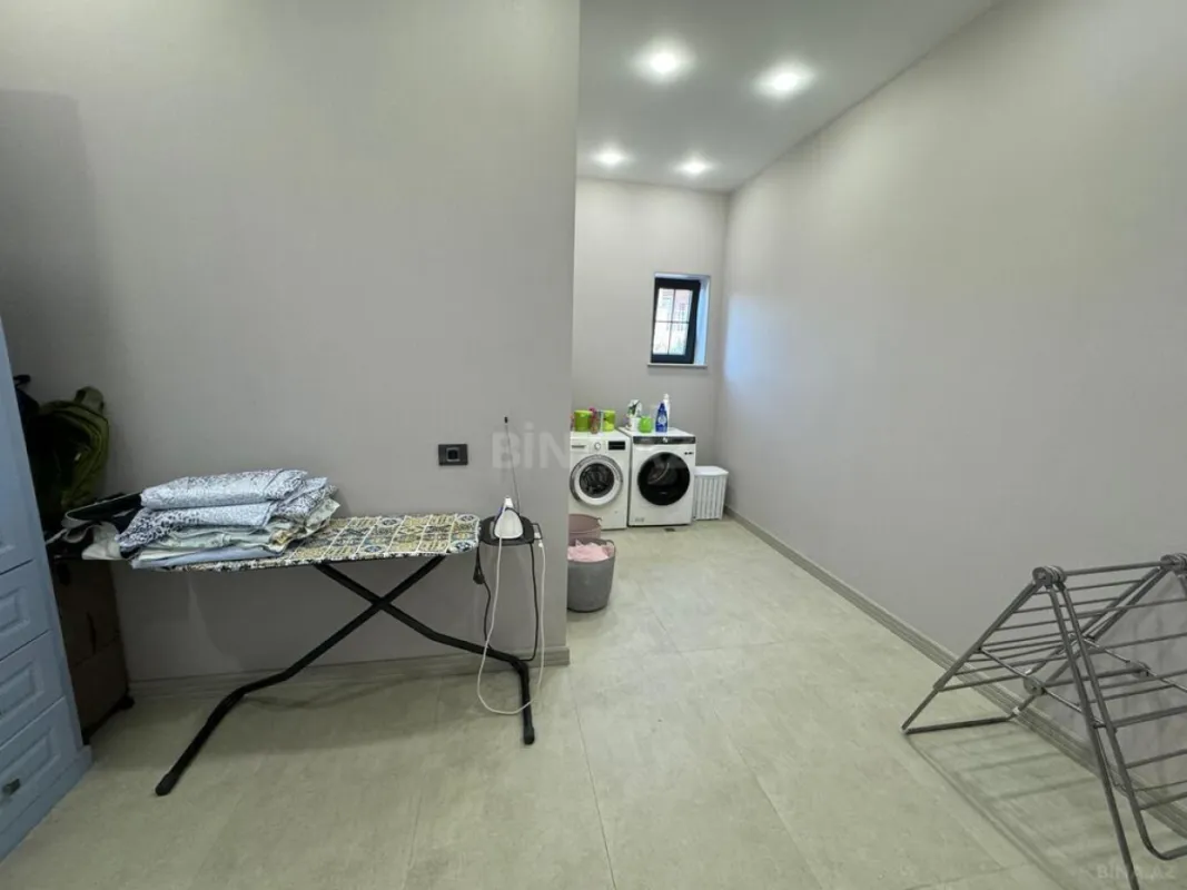Satılır 10 otaqlı həyət evi 600 m²