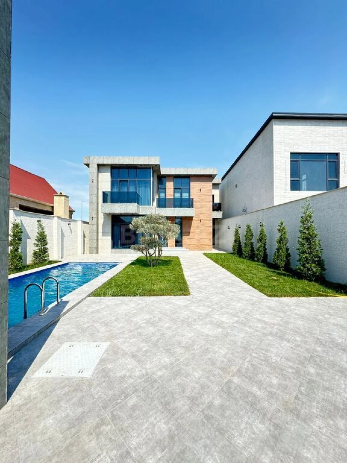 Satılır 5 otaqlı həyət evi 250 m²