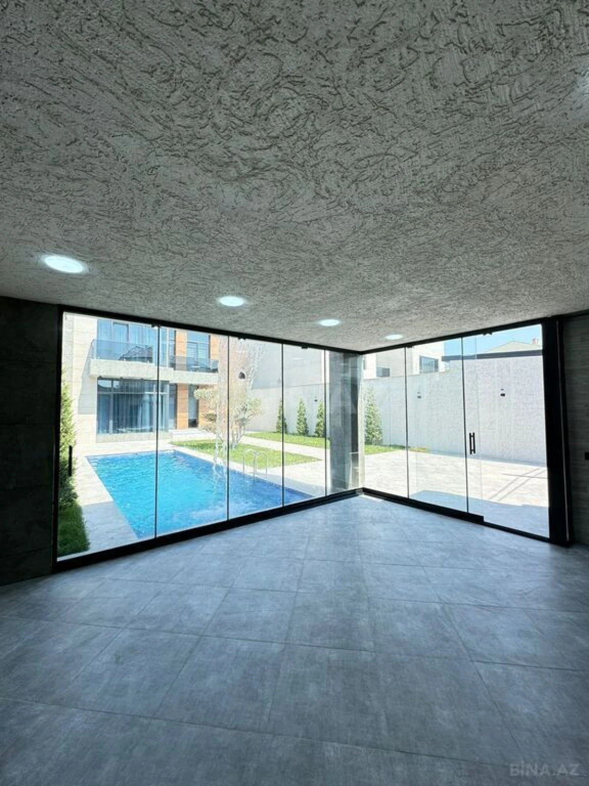 Satılır 5 otaqlı həyət evi 250 m²