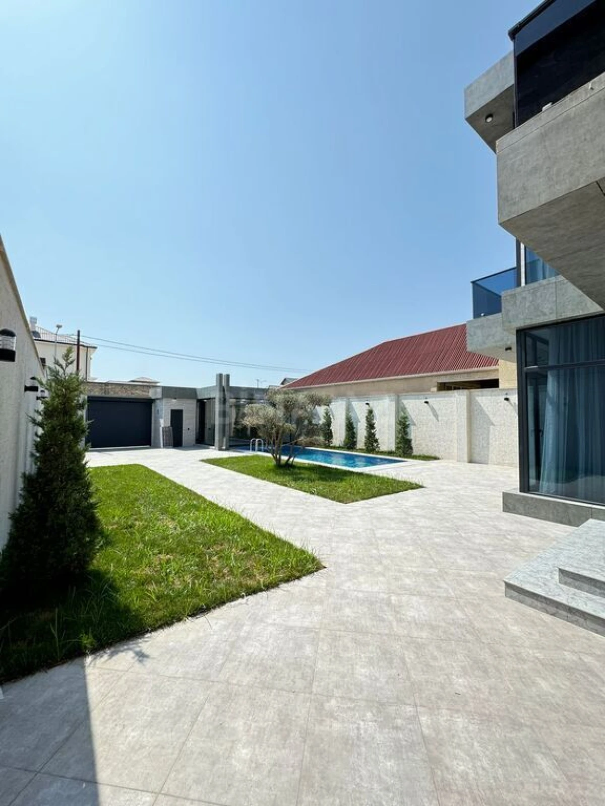 Satılır 5 otaqlı həyət evi 250 m²