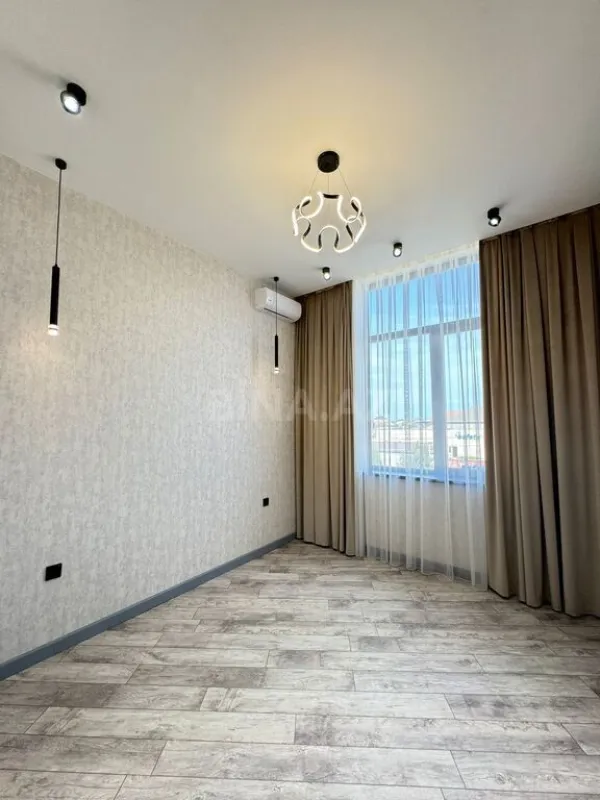 Satılır 5 otaqlı həyət evi 250 m²