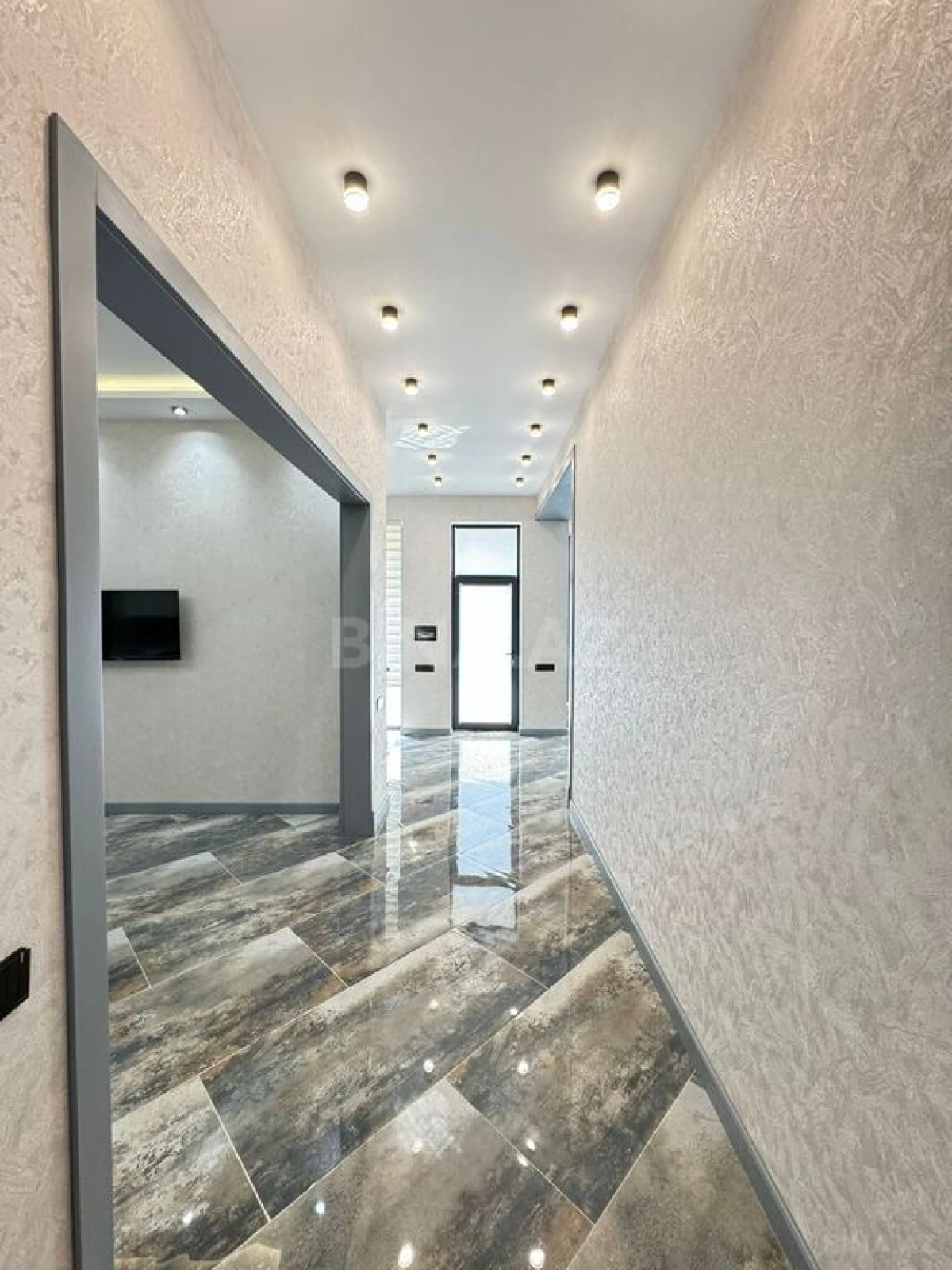 Satılır 5 otaqlı həyət evi 250 m²