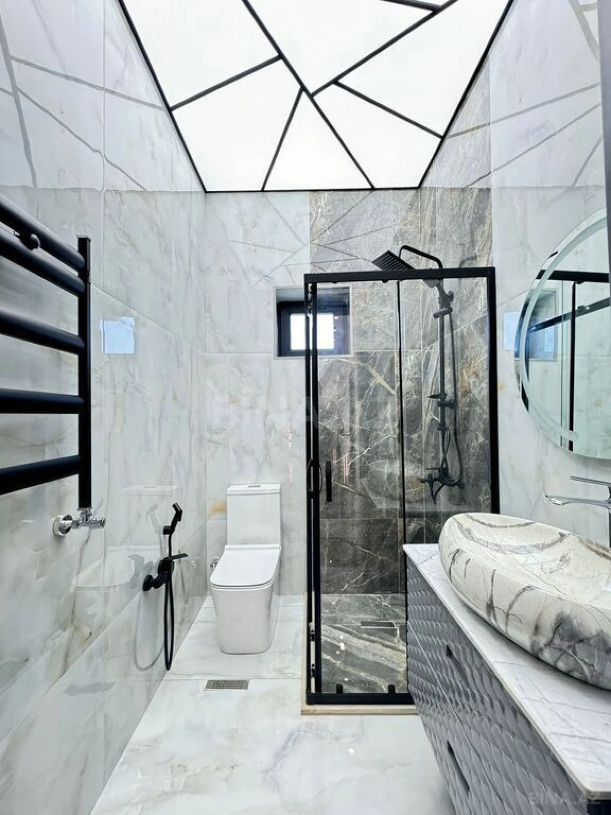 Satılır 5 otaqlı həyət evi 250 m²