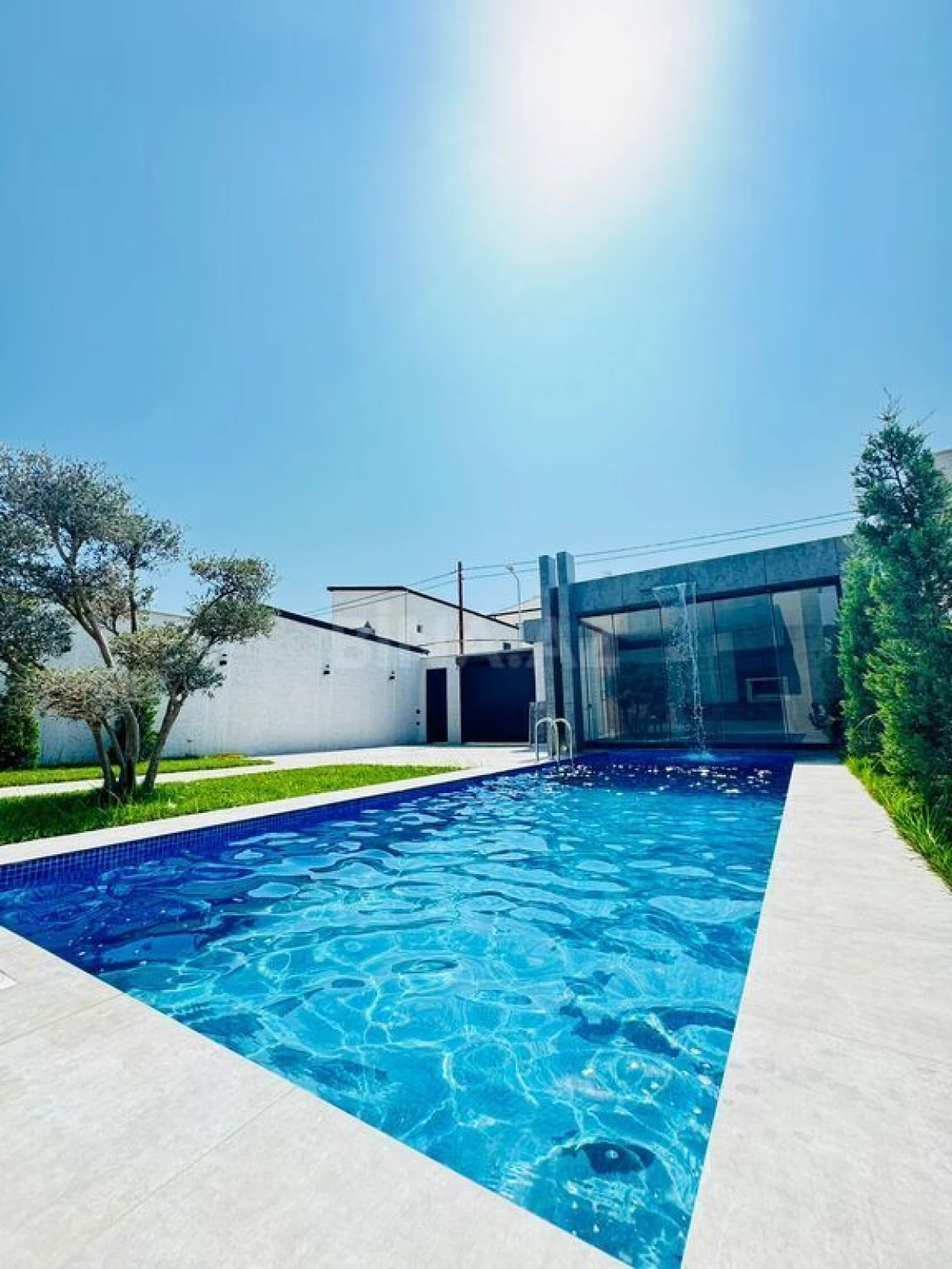 Satılır 5 otaqlı həyət evi 250 m²