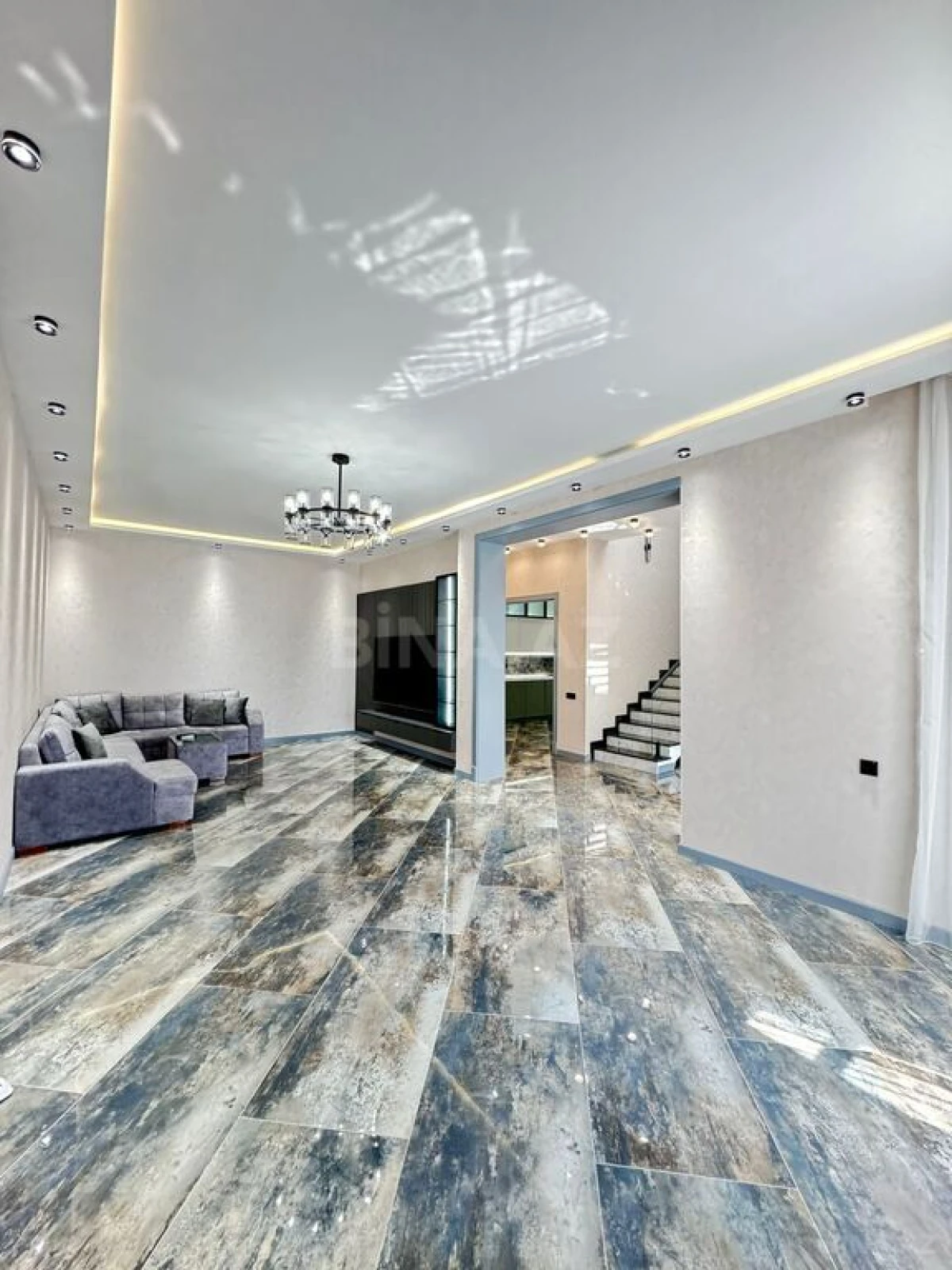 Satılır 5 otaqlı həyət evi 250 m²