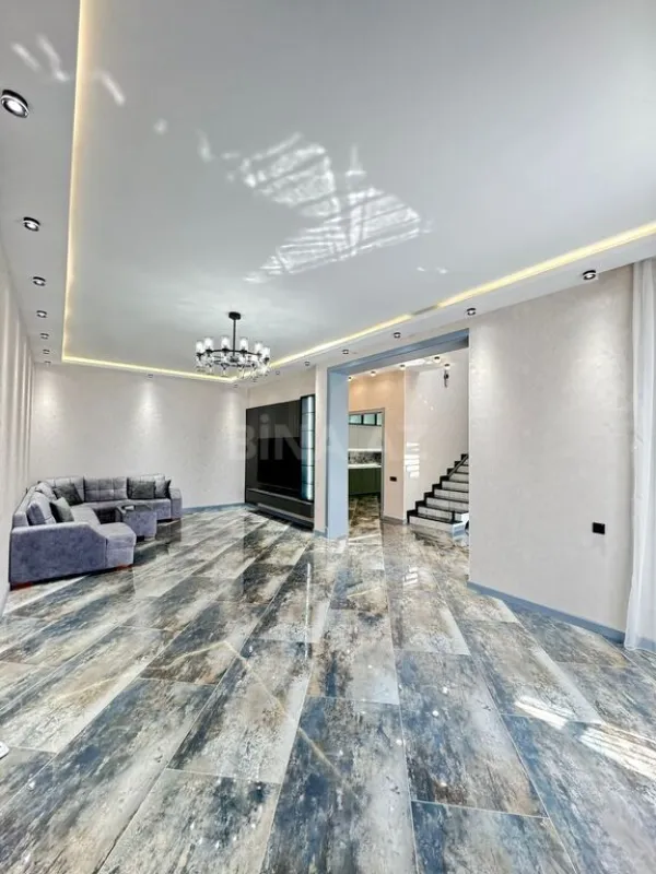 Satılır 5 otaqlı həyət evi 250 m²