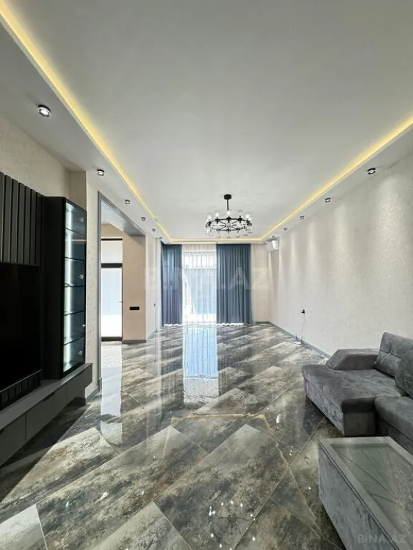 Satılır 5 otaqlı həyət evi 250 m²