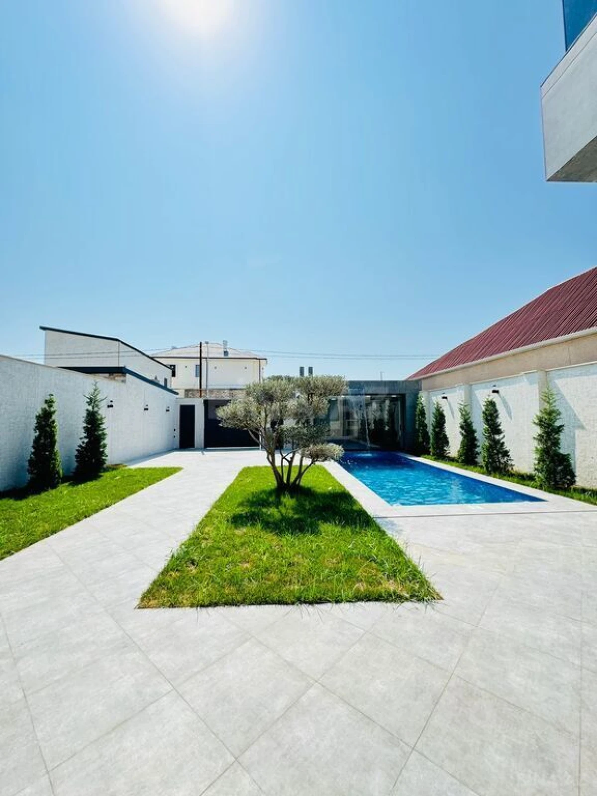 Satılır 5 otaqlı həyət evi 250 m²