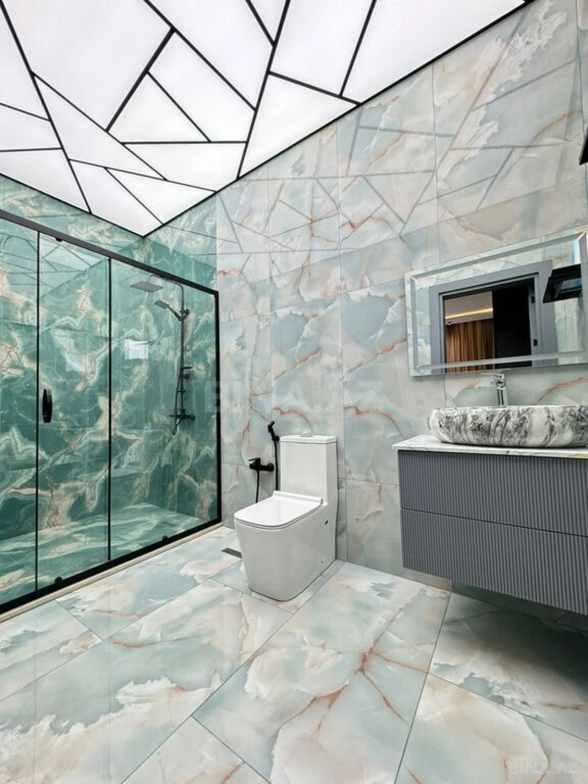 Satılır 5 otaqlı həyət evi 250 m²