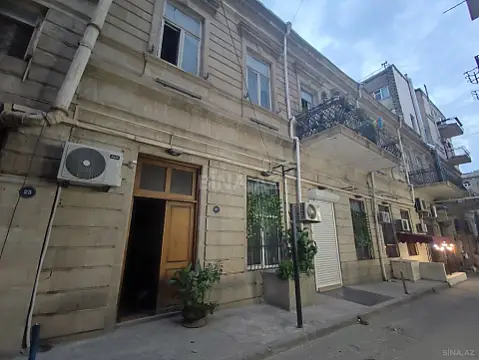 Satılır 4 otaqlı mənzil 130 m²