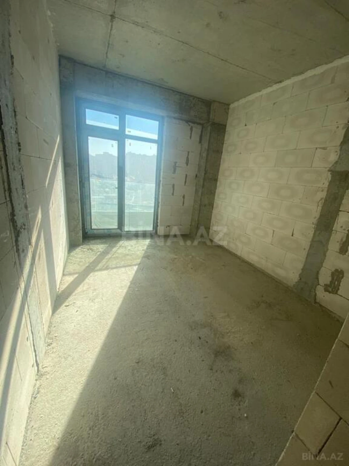 Satılır 4 otaqlı mənzil 165 m²