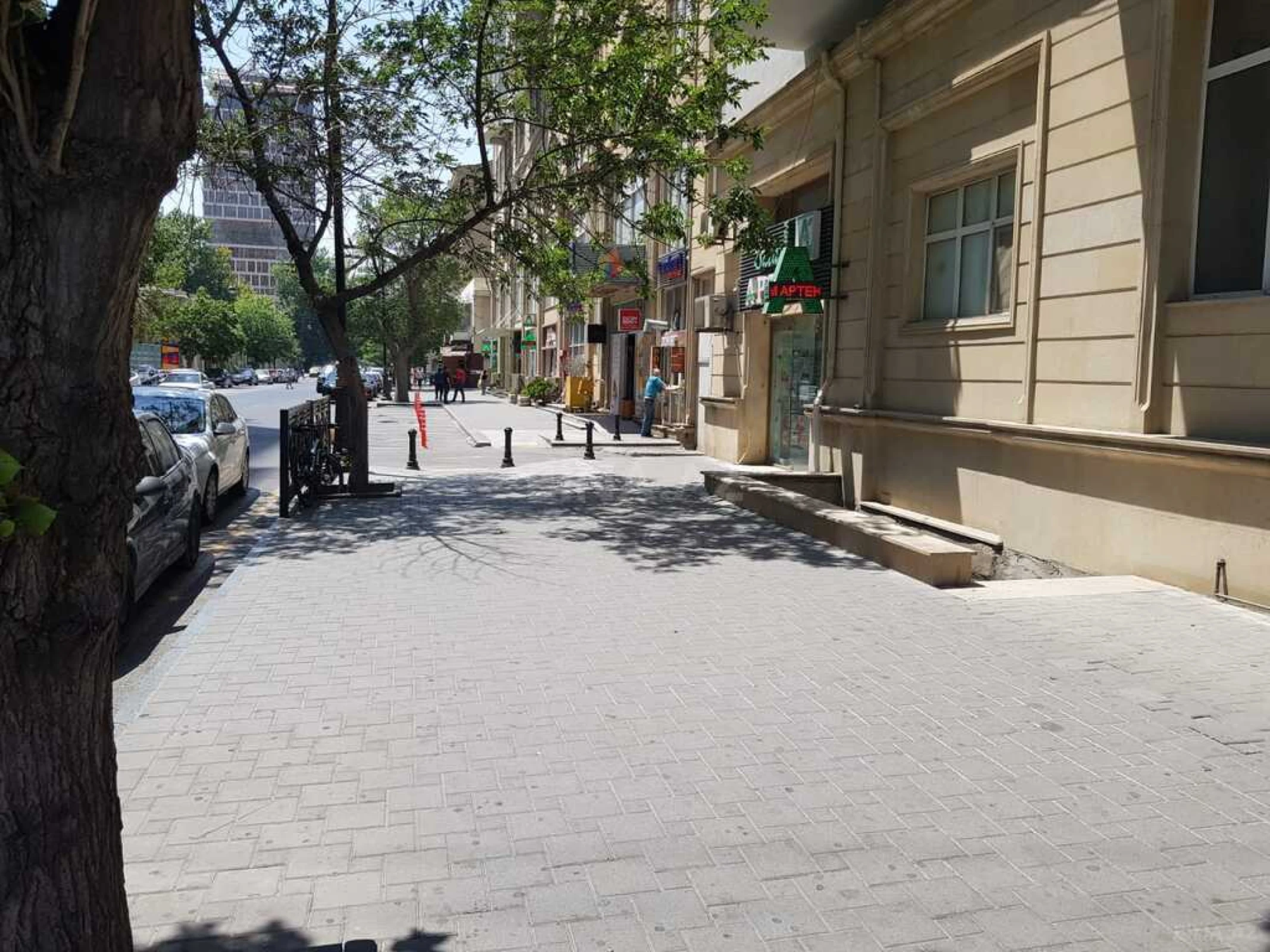 Satılır obyekt 300 m²