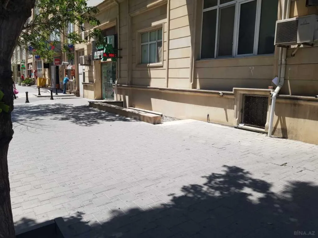 Satılır obyekt 300 m²