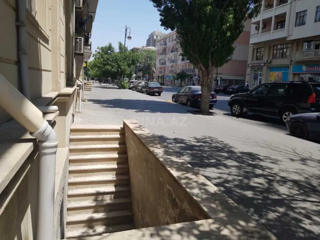 Satılır obyekt 300 m²