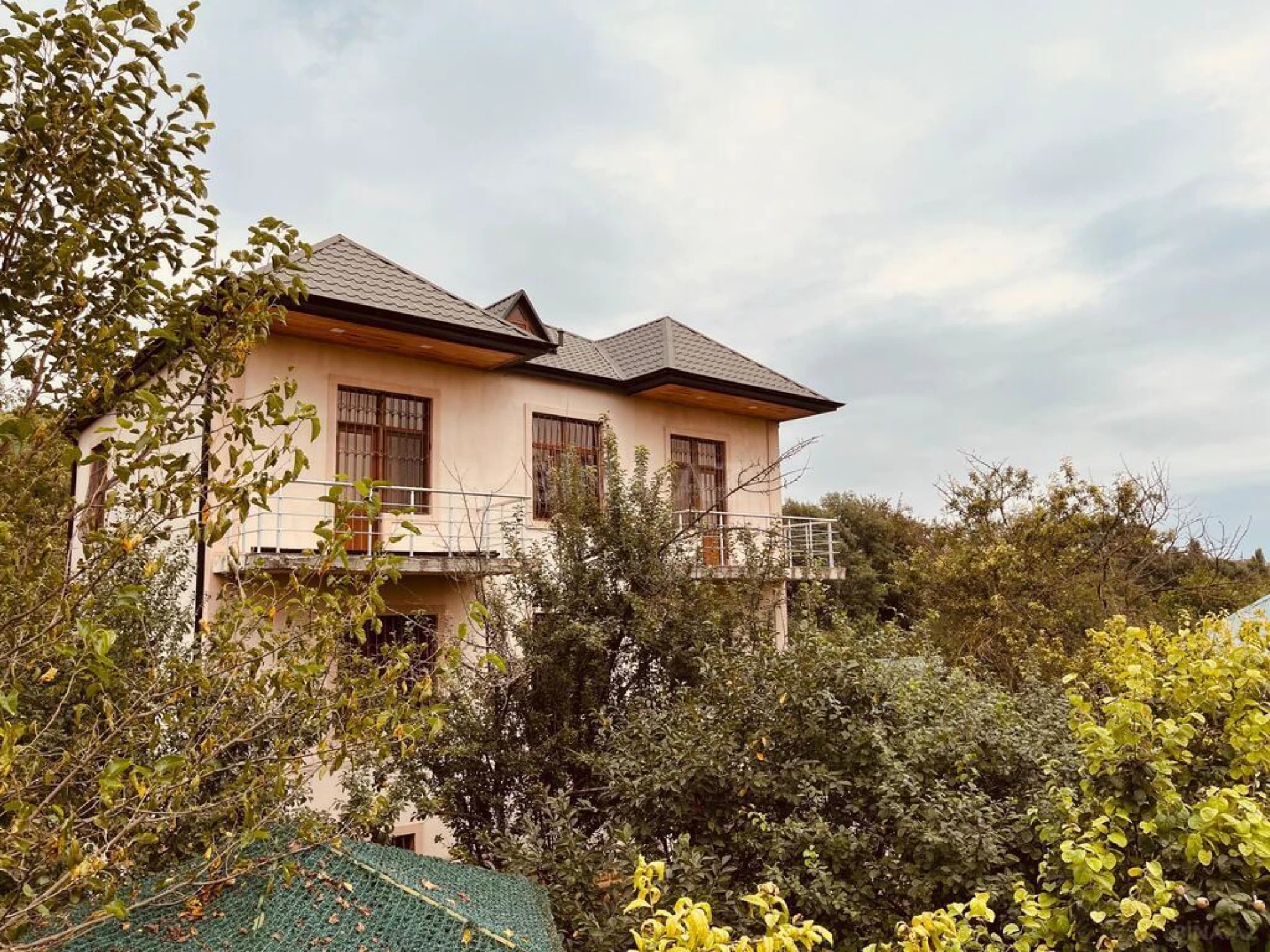 Satılır 6 otaqlı həyət evi 171 m²