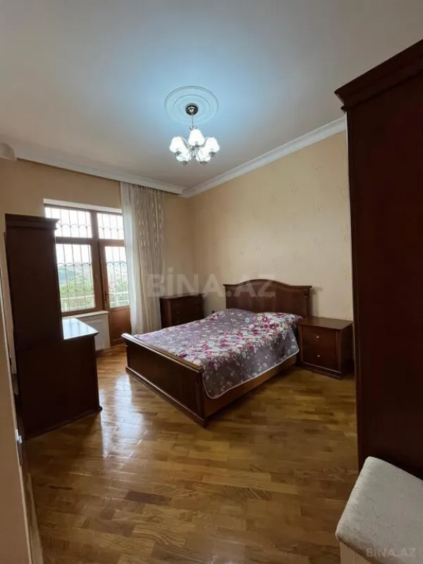 Satılır 6 otaqlı həyət evi 171 m²