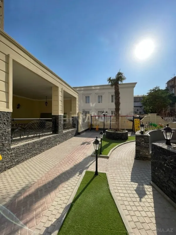 Satılır 5 otaqlı mənzil 227 m²