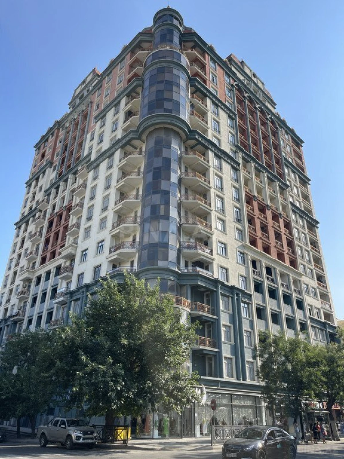 Satılır 5 otaqlı mənzil 227 m²