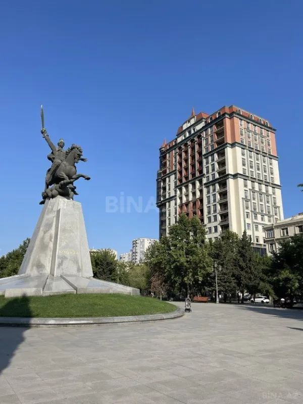 Satılır 5 otaqlı mənzil 227 m²