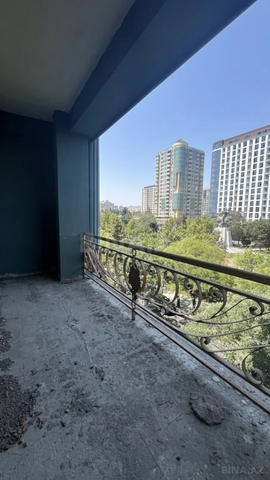 Satılır 5 otaqlı mənzil 227 m²
