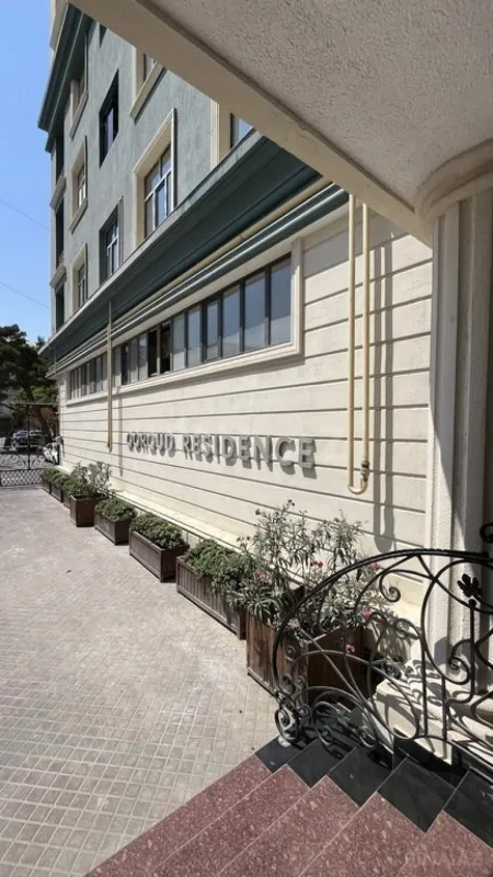 Satılır 5 otaqlı mənzil 227 m²