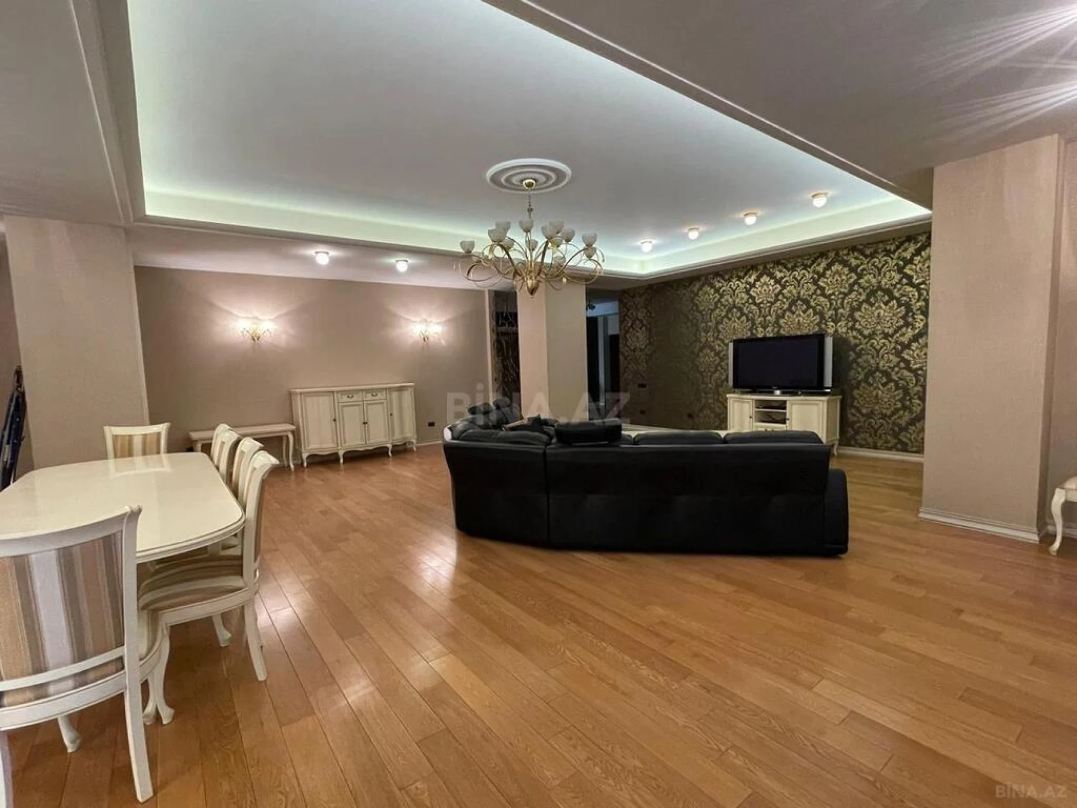 Satılır 4 otaqlı mənzil 231.5 m²