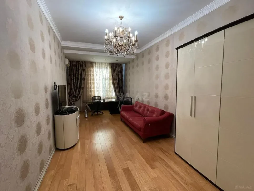 Satılır 4 otaqlı mənzil 231.5 m²