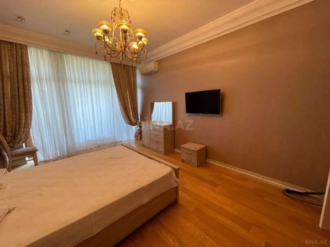 Satılır 4 otaqlı mənzil 231.5 m²