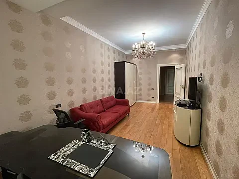 Satılır 4 otaqlı mənzil 231.5 m²