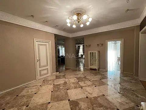 Satılır 4 otaqlı mənzil 231.5 m²