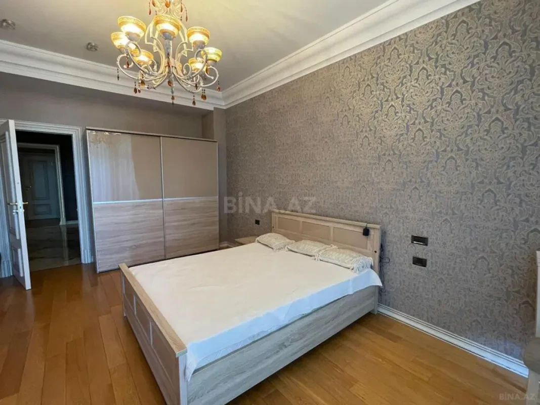 Satılır 4 otaqlı mənzil 231.5 m²