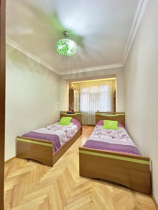Satılır 4 otaqlı mənzil 100 m²