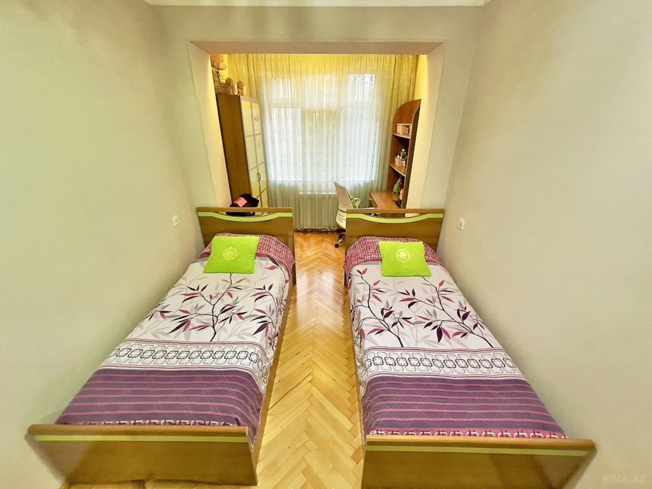 Satılır 4 otaqlı mənzil 100 m²