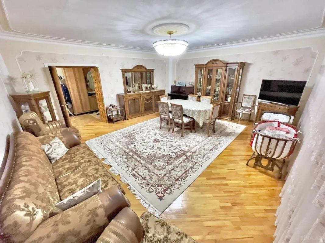 Satılır 4 otaqlı mənzil 100 m²