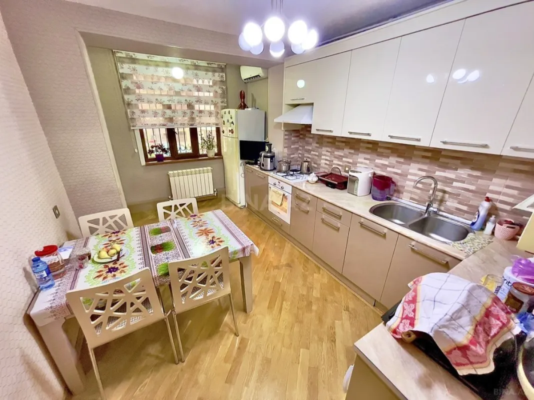 Satılır 4 otaqlı mənzil 100 m²