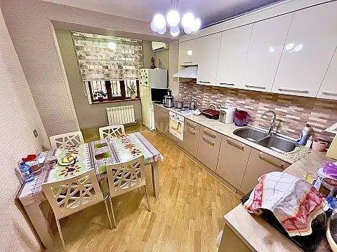 Satılır 4 otaqlı mənzil 100 m²